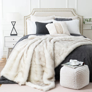 Lagoto Throw – in room setting